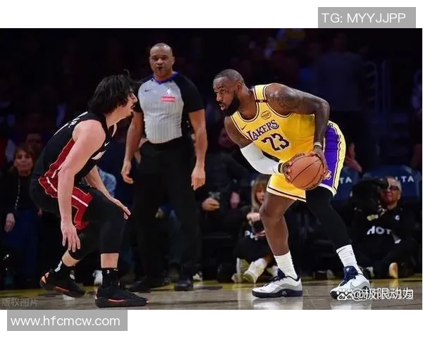 火箭与雷霆季后赛第四场激战回顾关键时刻与球员表现分析